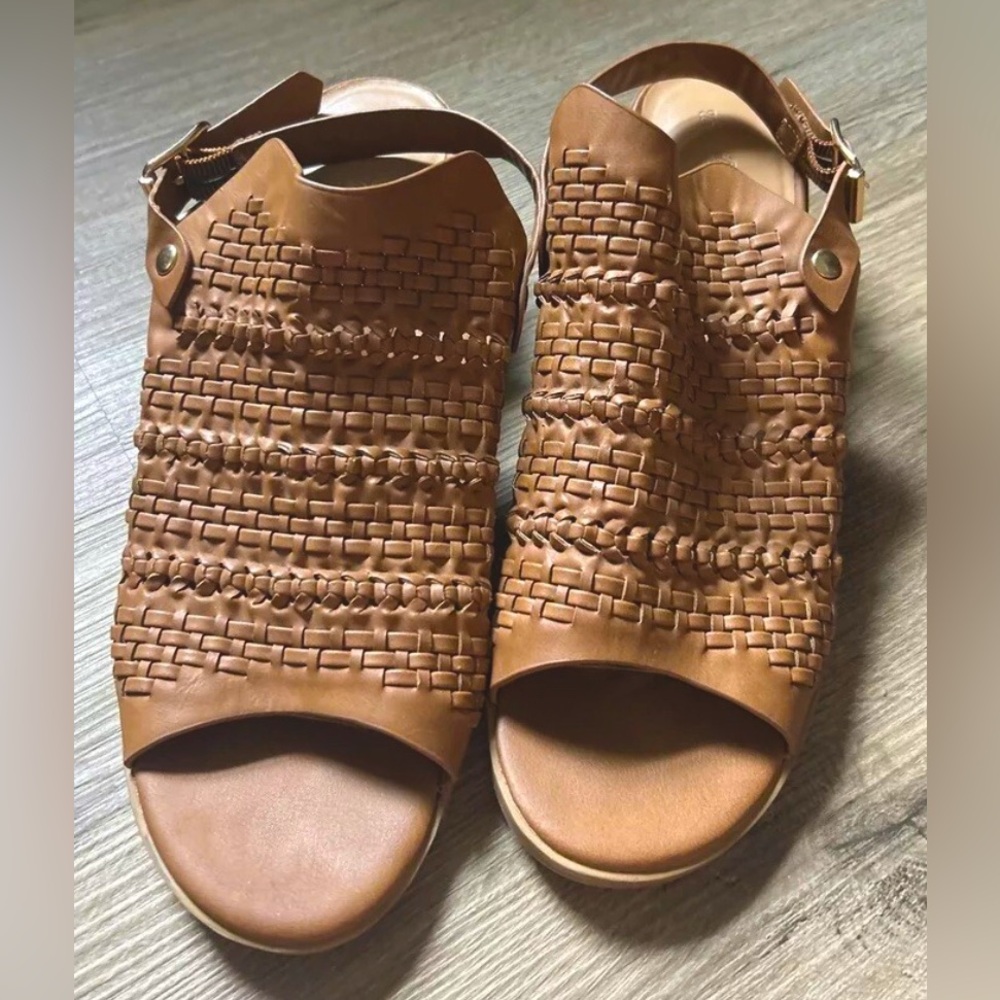 Universal Thread Block Heel Sandals Faux Woven Rattan Slingback Open Toe SZ 7